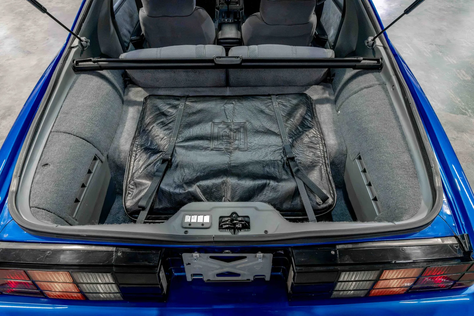 1986-Chevrolet-Camaro-Bright Blue Metallic-141804-52.jpg